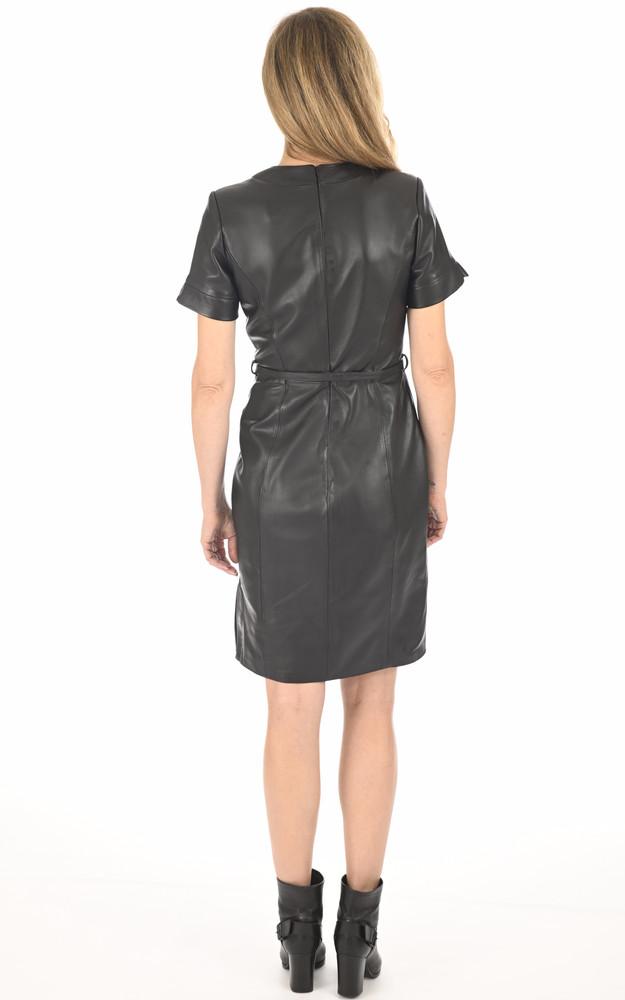 Robe chic ajustée agneau noir Pellessimo