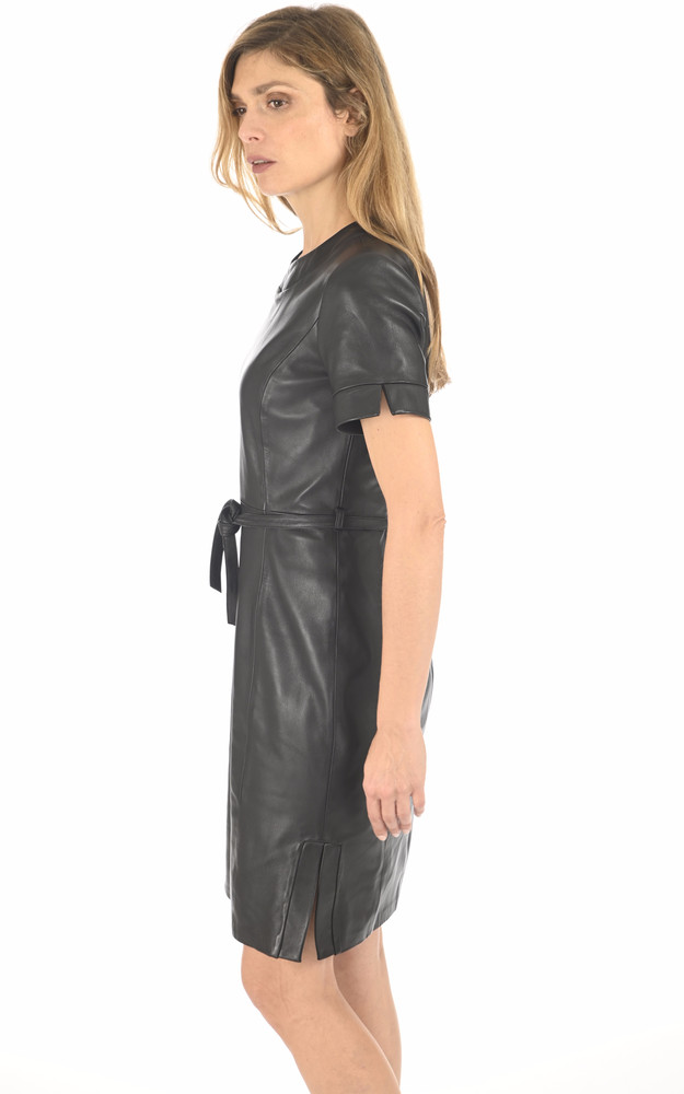 Robe chic ajustée agneau noir Pellessimo
