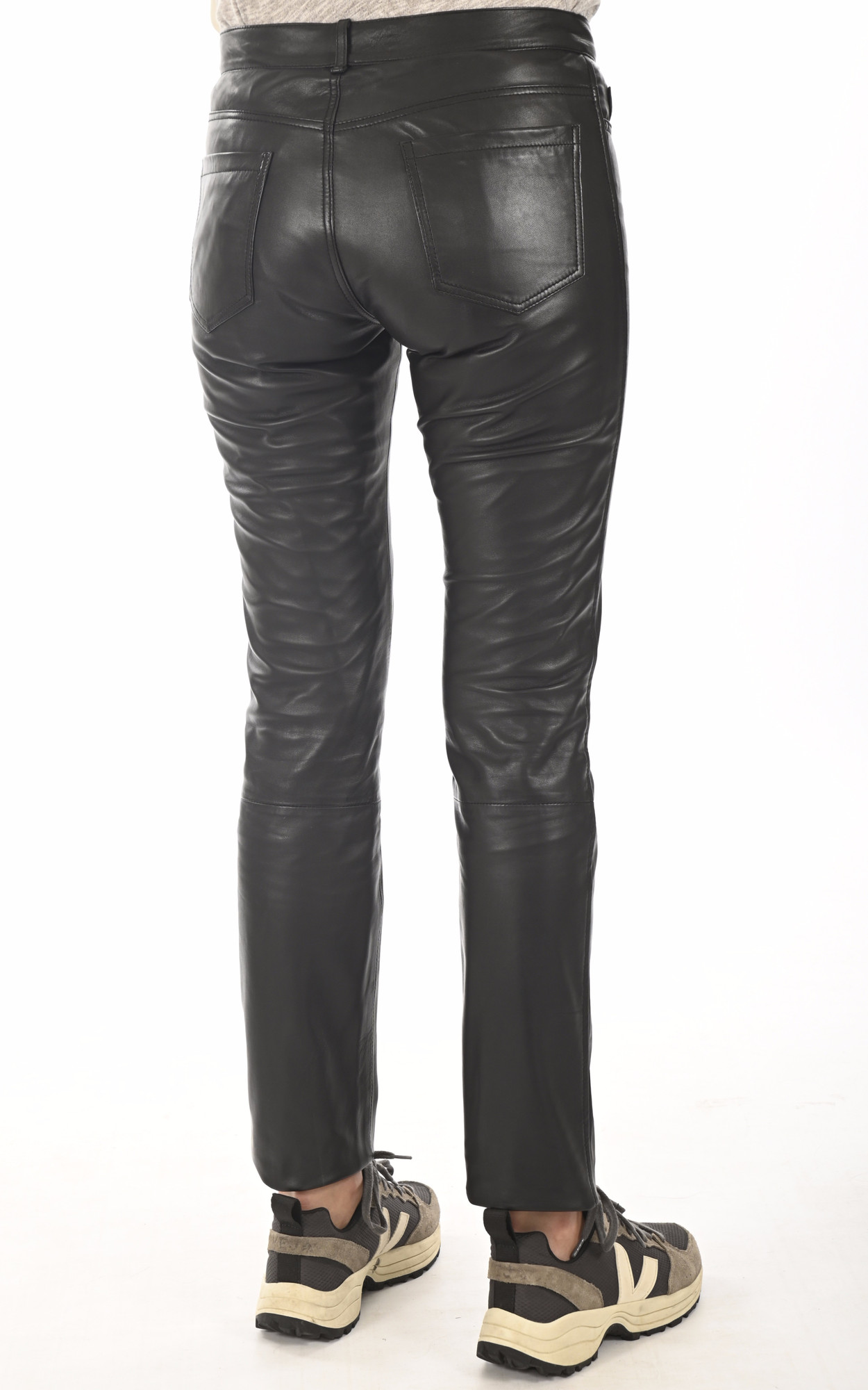 Pantalon slim en cuir noir sale